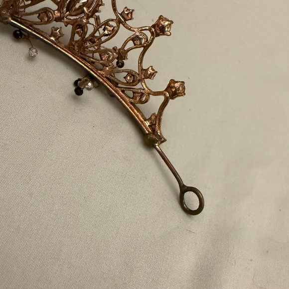 Elegant Black Crystal and Rose Gold Crown - Picture 6 of 8